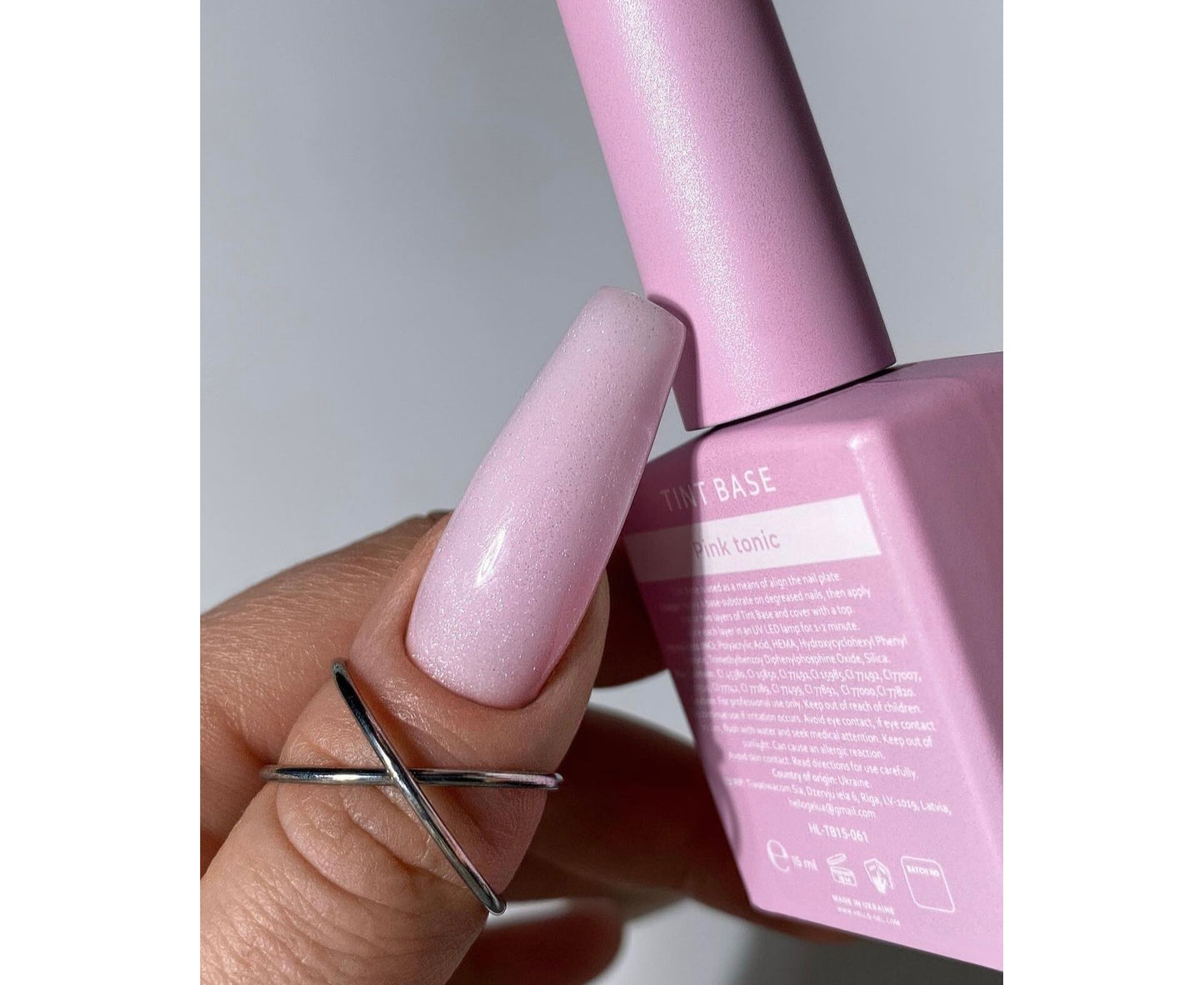 Base teintée HELLO, PINK TONIC – Base rose froide scintillante, 15 ml