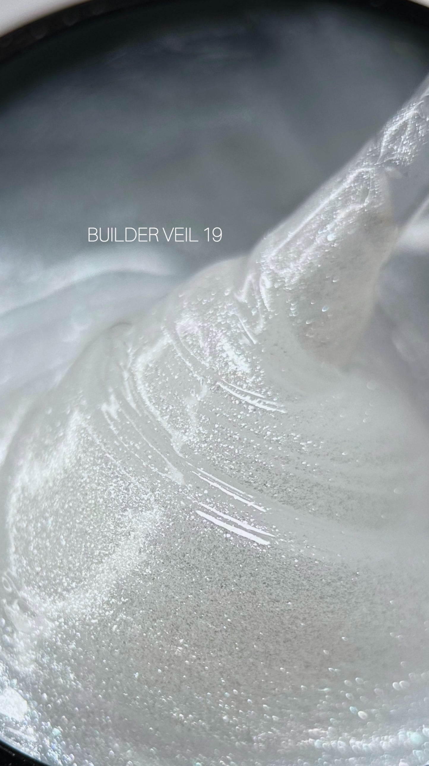 SAGA Professional Builder Gel Veil 19 in milky white with soft shimmer – self-leveling sculpting builder gel for nails, 30ml jar