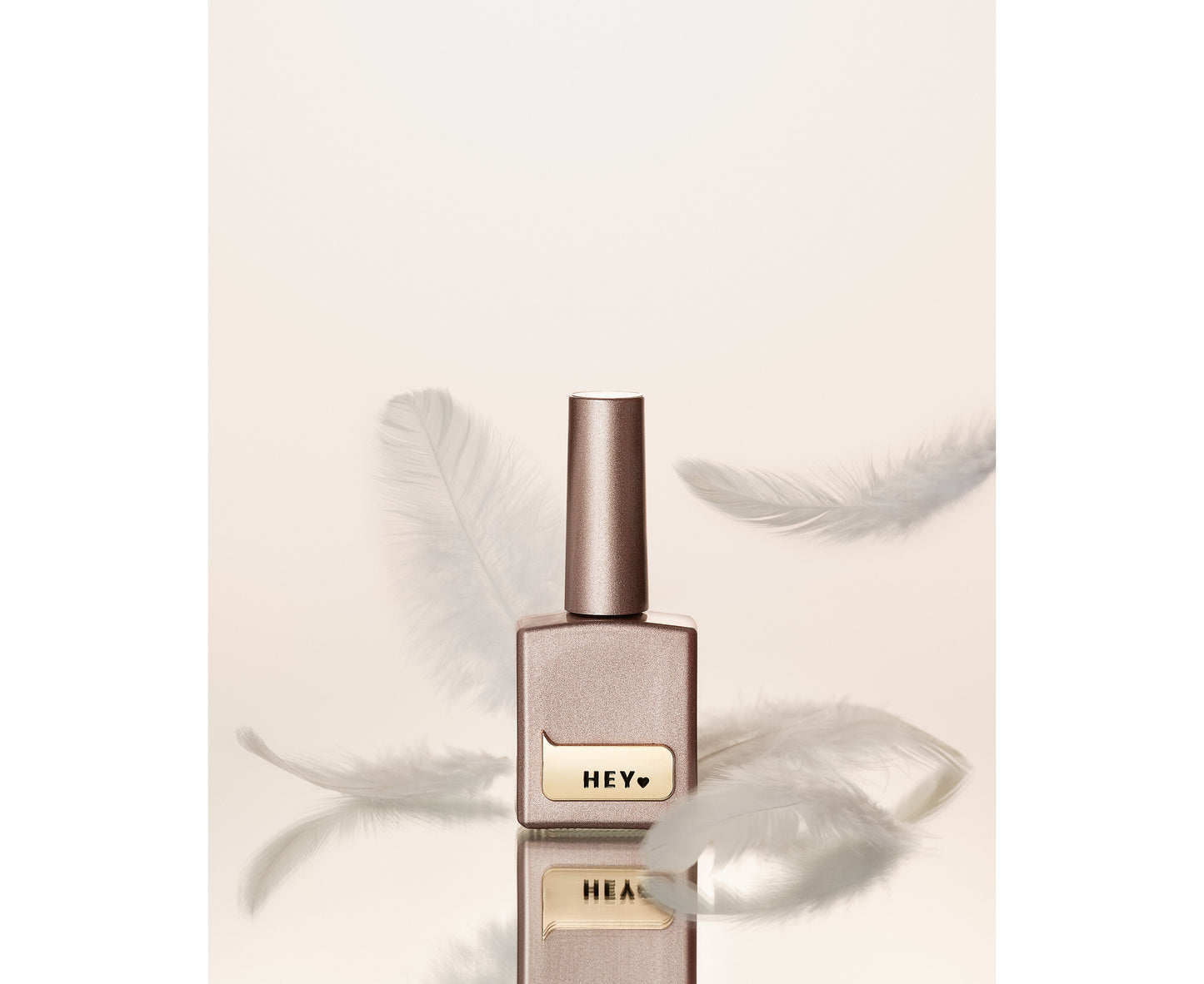 HEYLOVE Cat’s Eye Gel Polish, CHARM – Dark Beige Magnetic Shine, 15ml