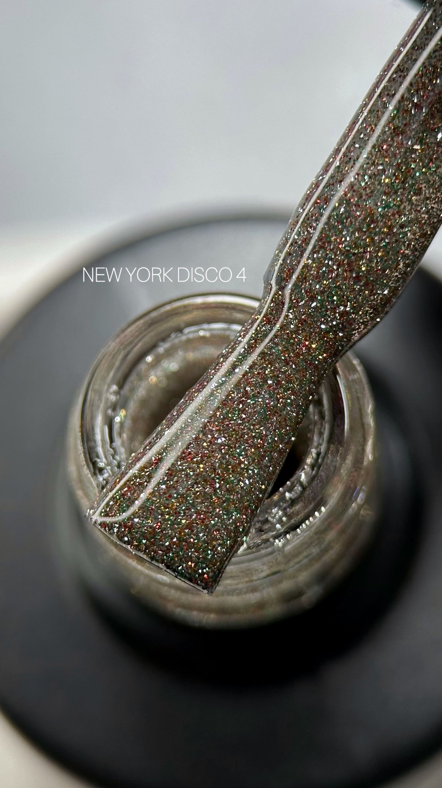 Saga Reflective Gel Polish NY Disco #04, 9 ml