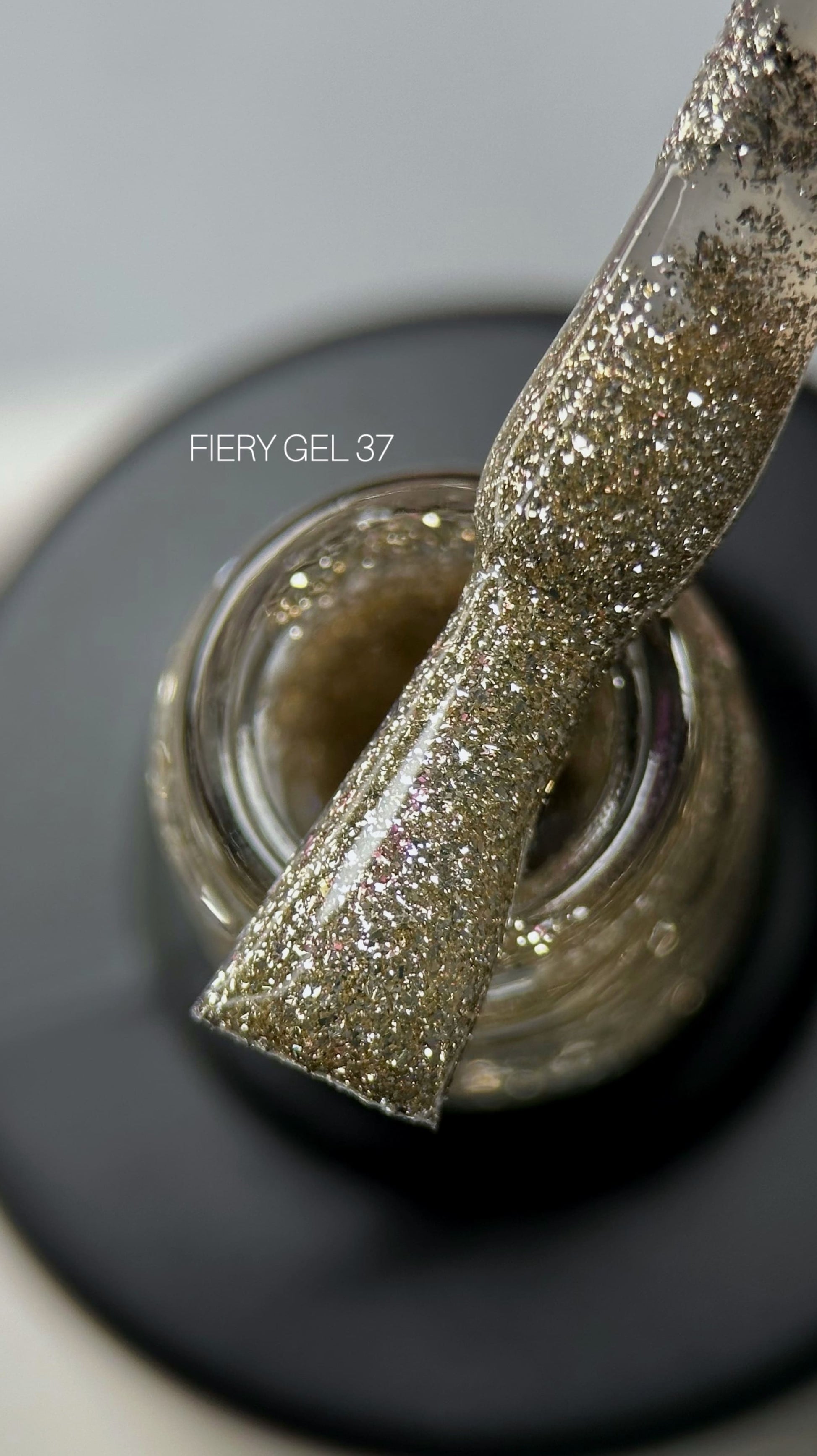 Saga Professional Fiery Gel #37 Light Gold