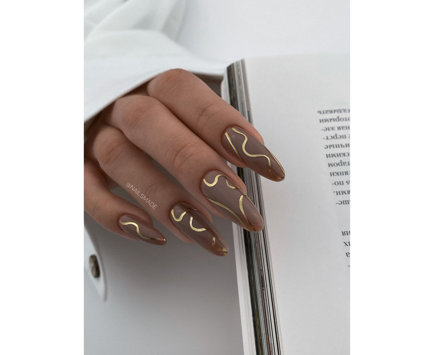 HELLO Tint Base, MACADAMIA – Chocolate Brown Elastic Base, 15ml