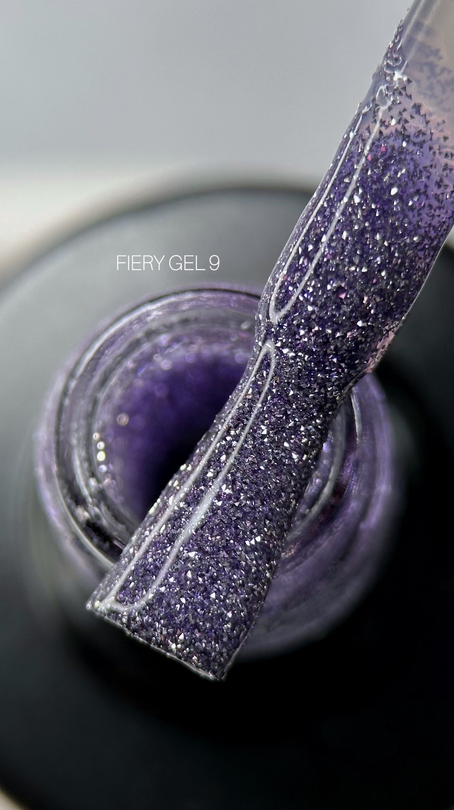 Gel Saga Fiery #05 Cacao avec reflets réfléchissants et paillettes fines, 9 ml