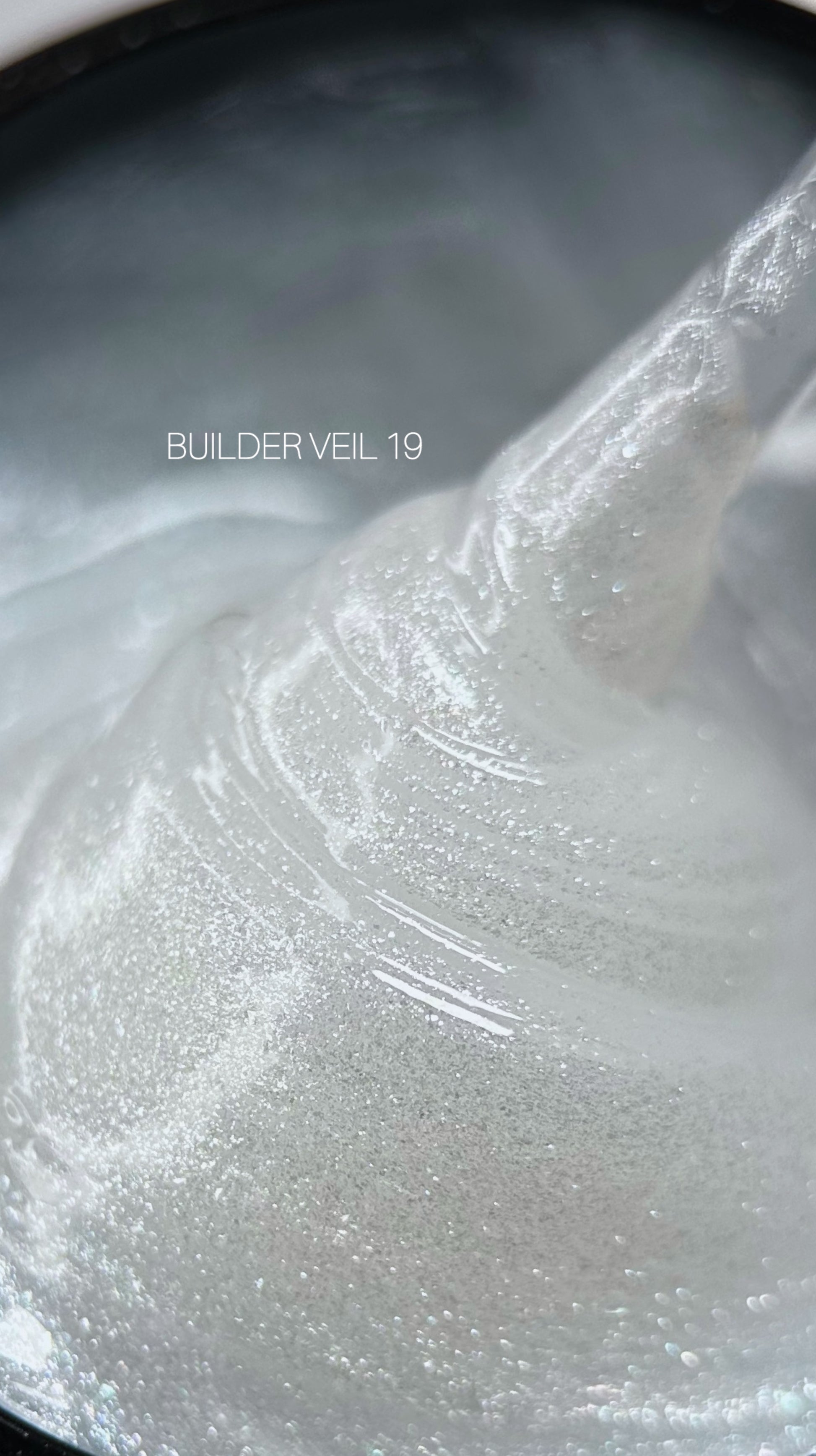 SAGA Professional Builder Gel Veil 19 in milky white with soft shimmer – self-leveling sculpting builder gel for nails, 30ml jar