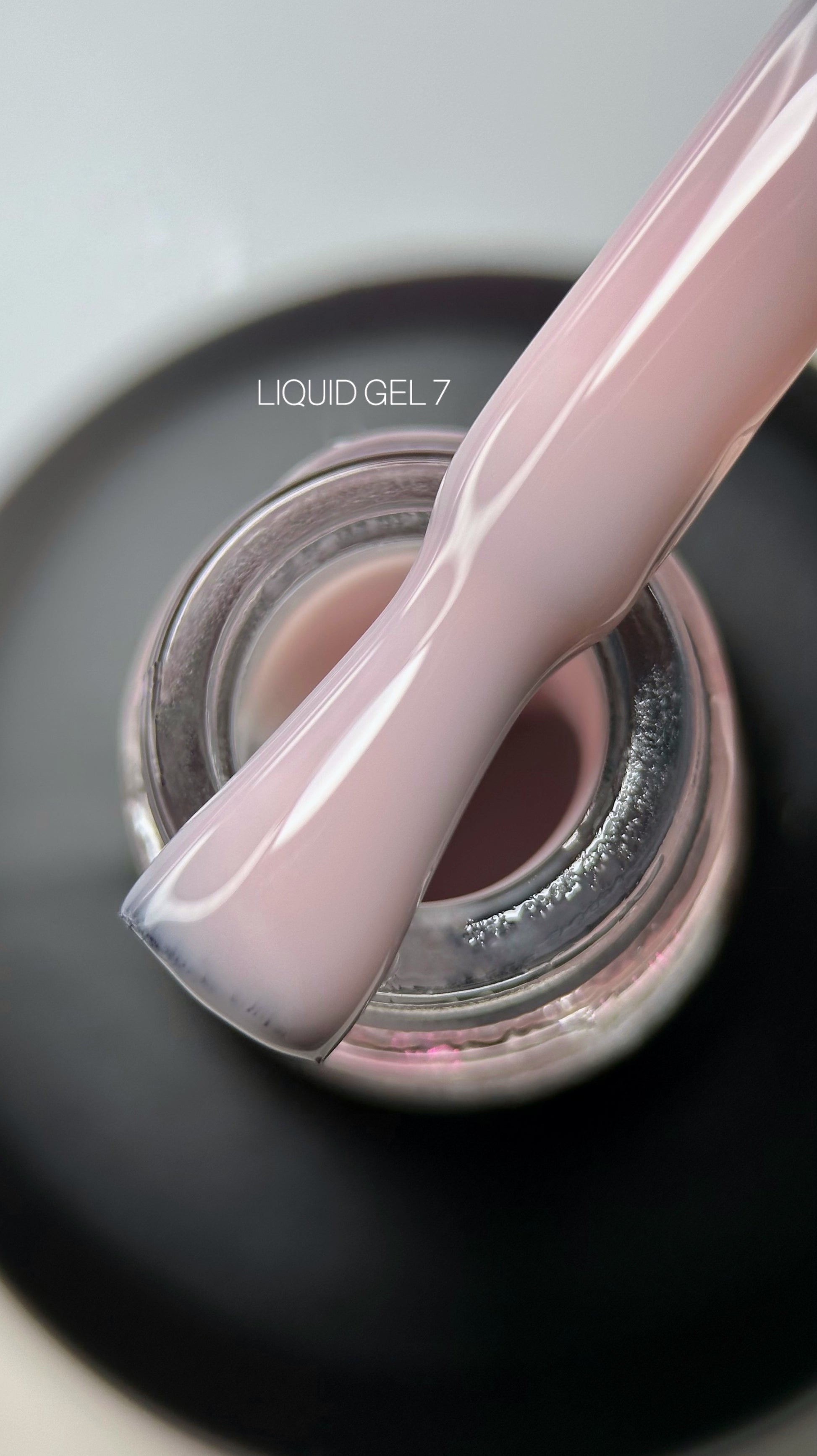 SAGA Professional Liquid Gel 07 – soft pink liquid gel, 30ml bottle for smooth nail sculpting and overlays