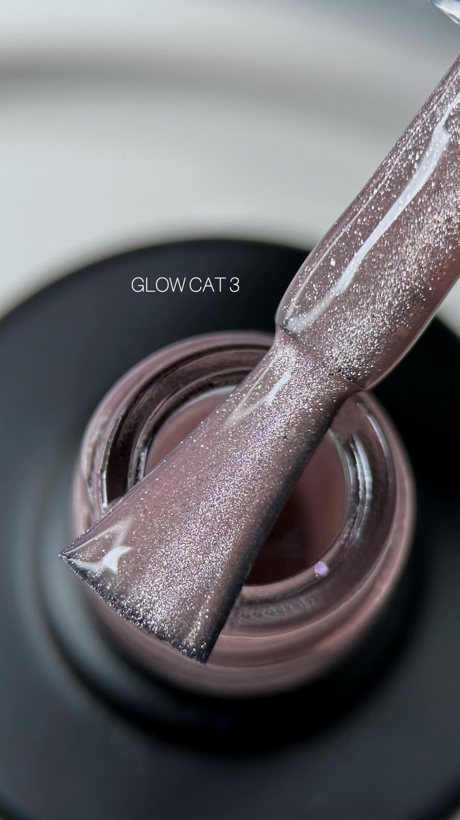 Saga Professional GLOW CAT No. 03 Magnetic Cat Eye Gel Polish