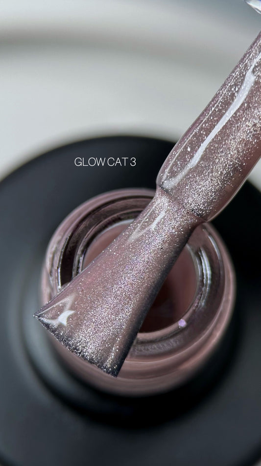Saga Professional GLOW CAT No. 03 Magnetic Cat Eye Gel Polish