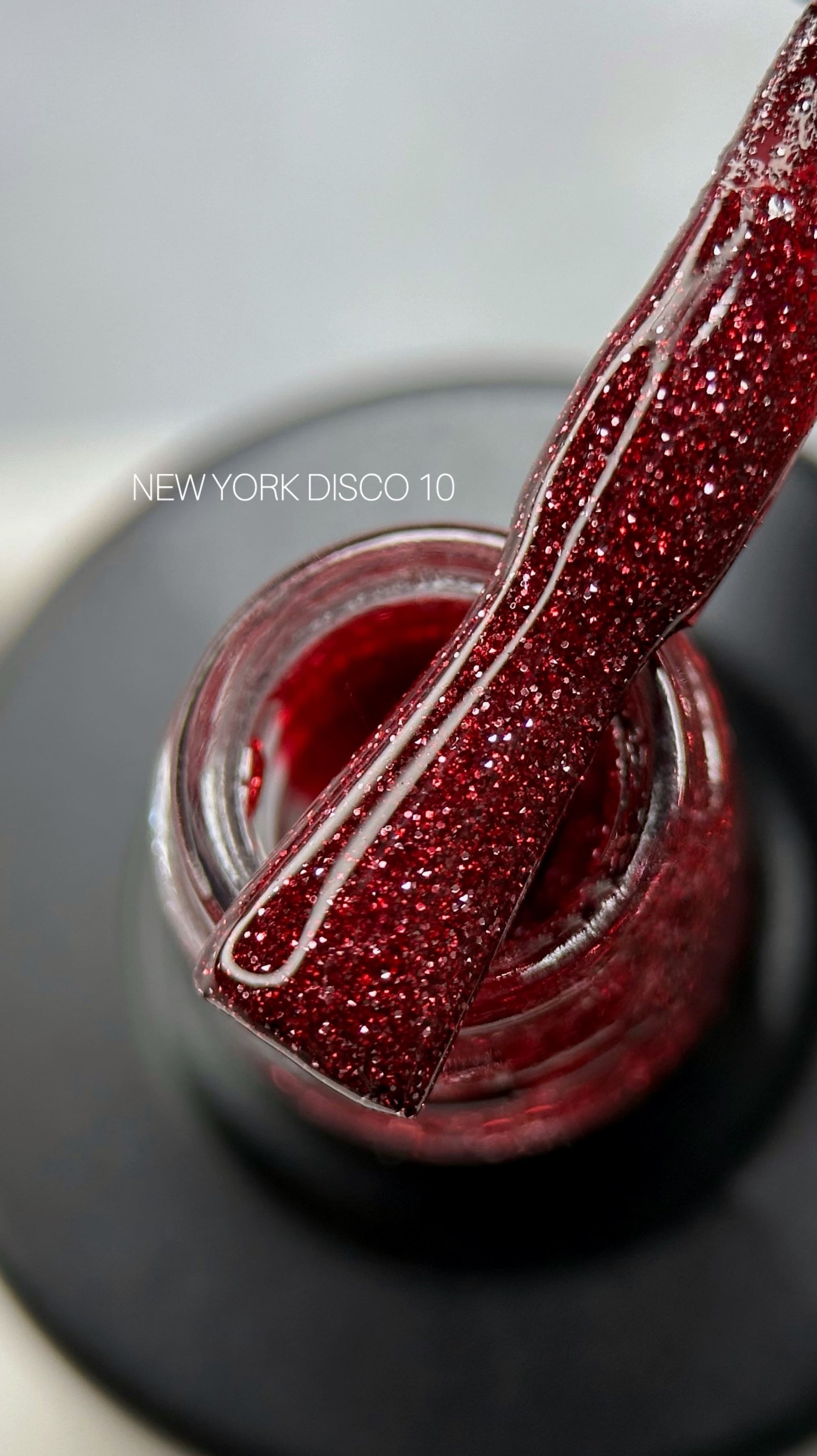 Saga Reflective Gel Polish NY Disco #10 Rich Red, 9 ml