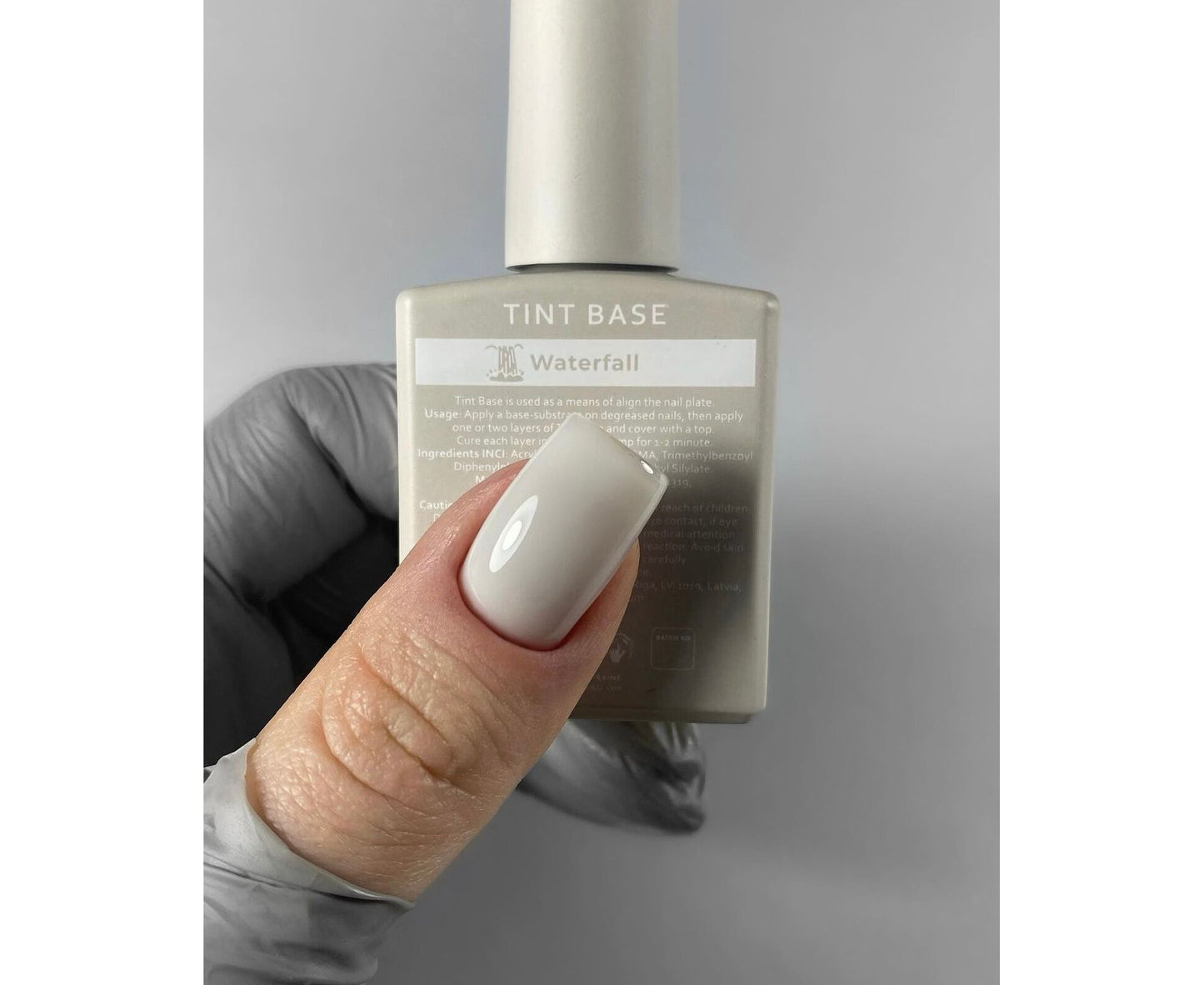 Base teintée HELLO, WATERFALL – Gel teinté gris-blanc doux, 15 ml 